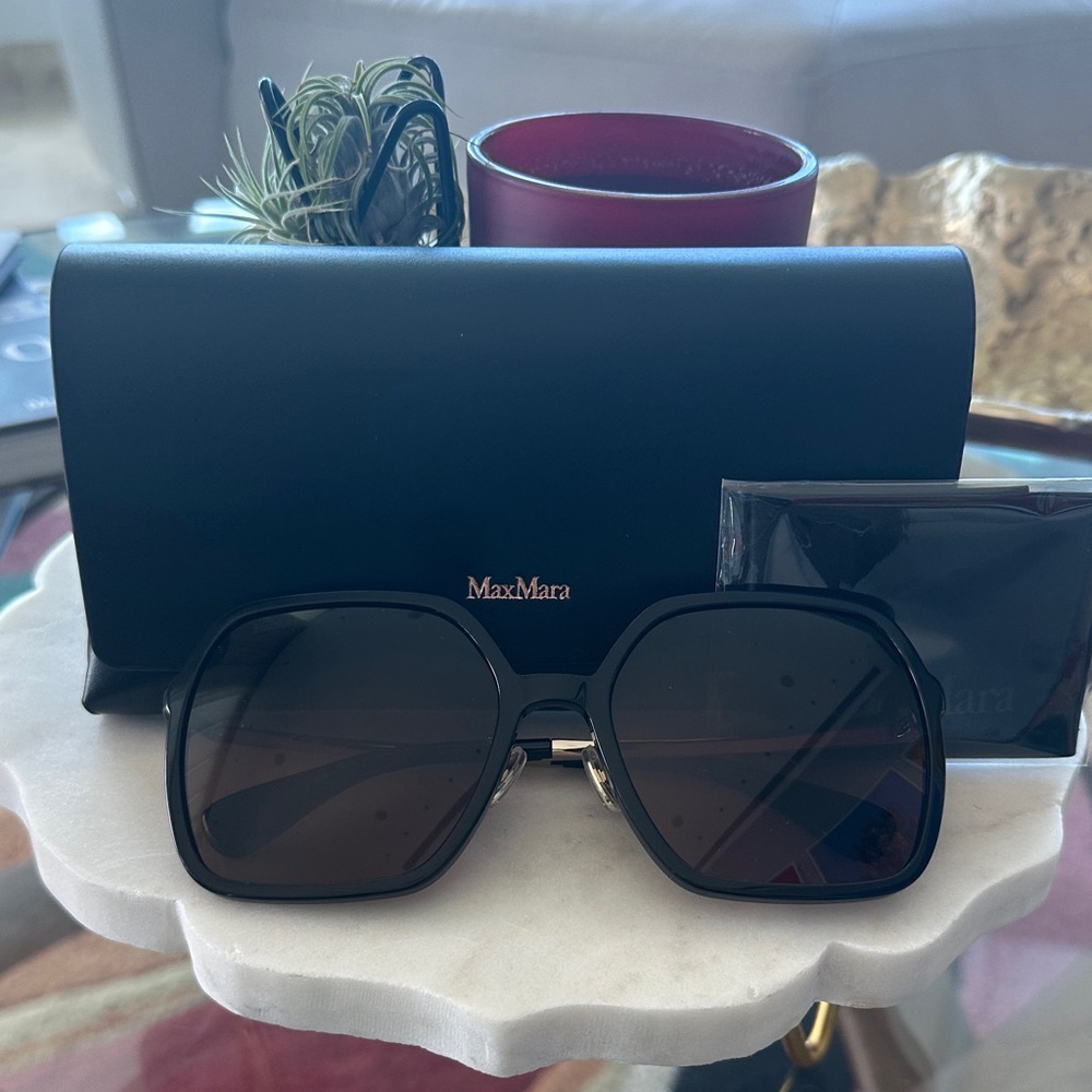 BNNW MaxMara Black/Gold Oversized Sunglasses